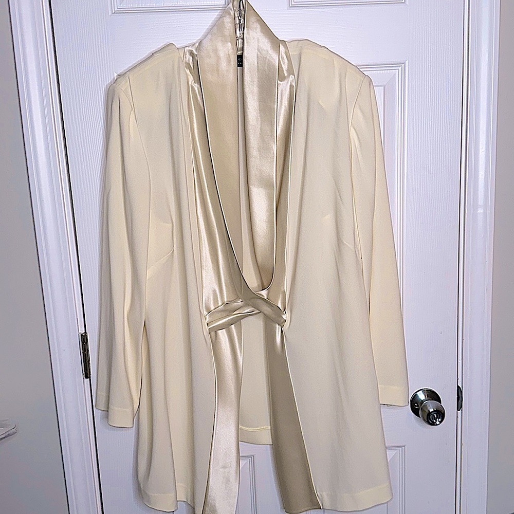 Yes - I hv plus size items too. Sis you need this. Set it off in this covering!